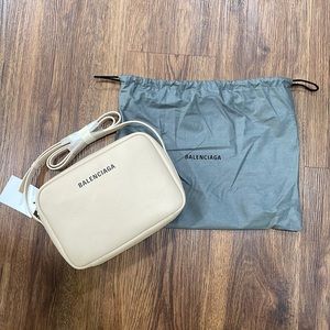 Balenciaga 
WOMEN'S EVERYDAY 2.0 MEDIUM CAMERA BAG IN SAND BEIGE.